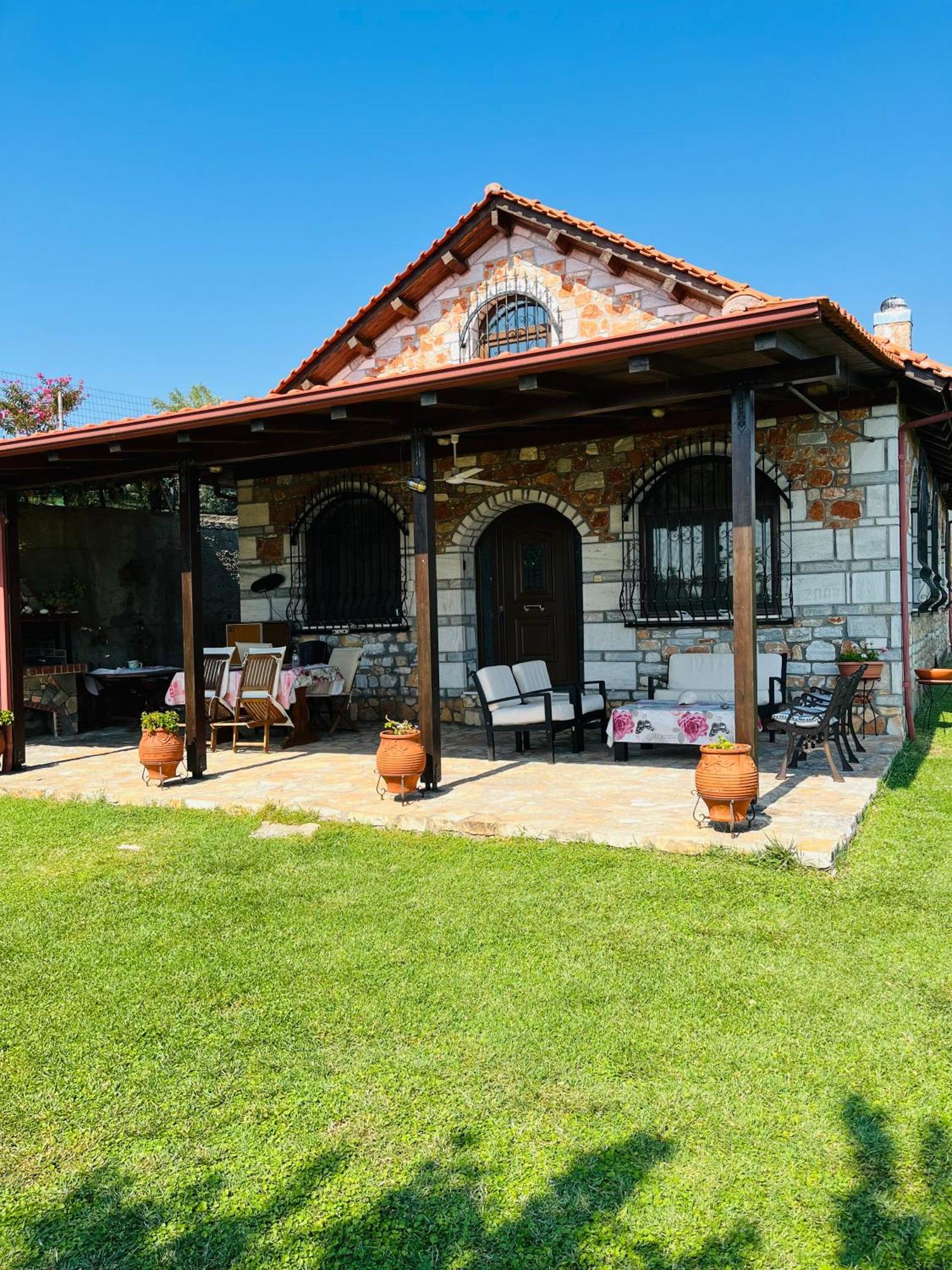 Holiday home Stone And Sea Loutra Elevtheron